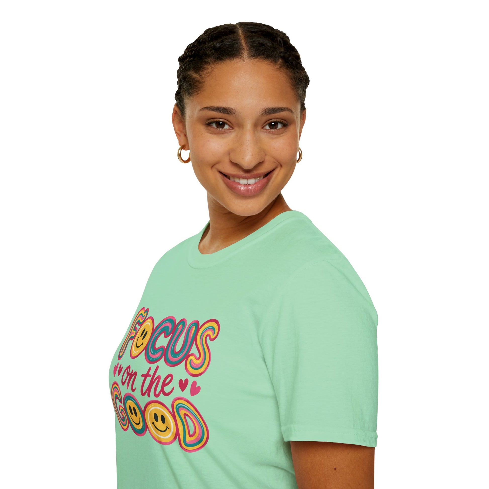 Focus on the Good Retro Smiley | Positive Vibes Shirt.